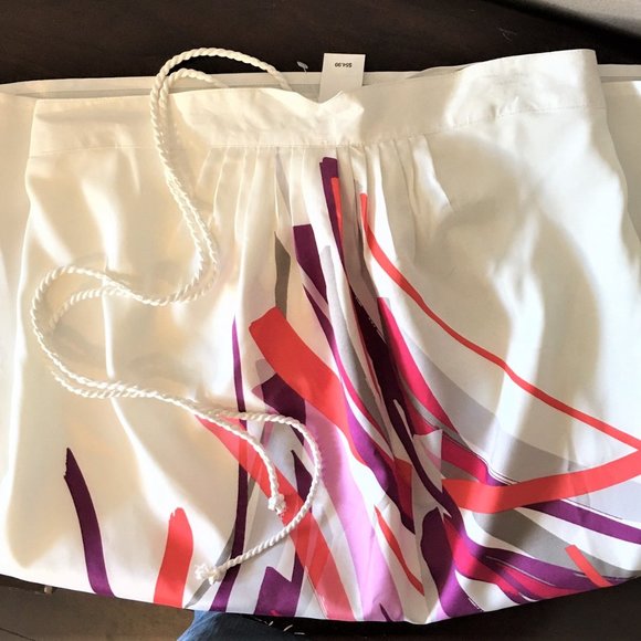 GAP Graphic White Pull-On Skirt - Picture 3 of 10